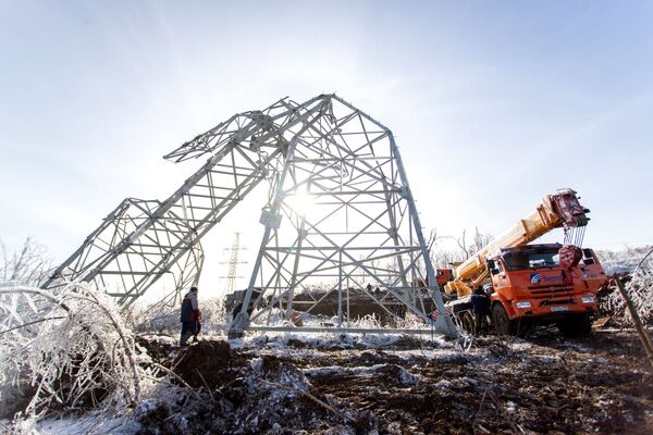 Desmontagem de uma estação de transmissão de energia elétrica em Vladivostok, no extremo leste da Rússia - Sputnik Brasil