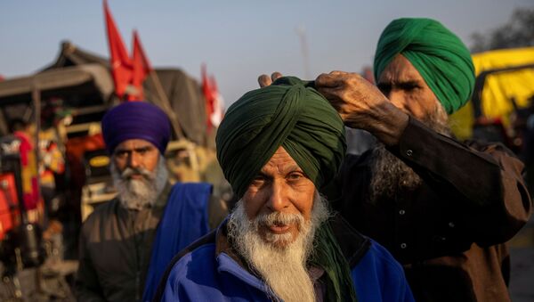 Fazendeiros indianos protestam contra novas leis agrícolas na região de Singhu, Índia, 28 de novembro de 2020  - Sputnik Brasil