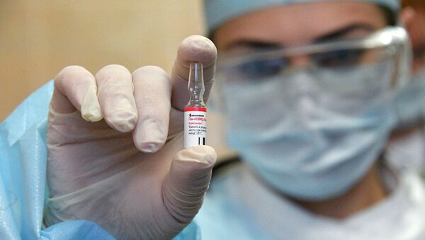 Vacinação de voluntários com a vacina russa Sputnik V contra a COVID-19 na Bielorrússia - Sputnik Brasil