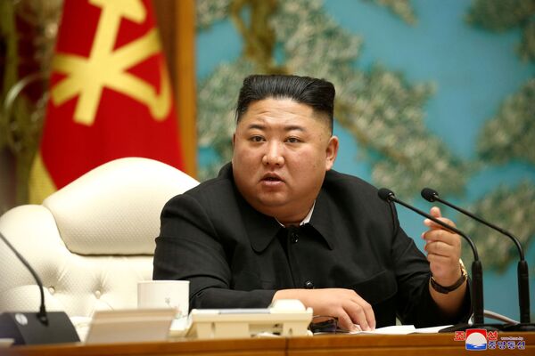 Líder norte-coreano Kim Jong-un foi alvo de especulação de que teria morrido ou sofria de problemas de saúde após sua ausência ser notada no Dia do Sol (15 de abril), quando os norte-coreanos comemoram o nascimento do fundador de seu país Kim Il-sung - Sputnik Brasil