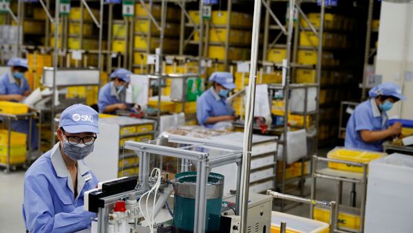 Fábrica de componentes em Pequim, na China. - Sputnik Brasil