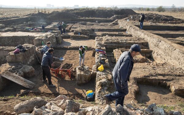 Arqueólogos desenterram ruínas de um quartel-general romano na antiga cidade de Viminacium, perto de Kostolac, Sérvia - Sputnik Brasil