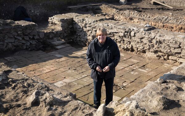 Arqueólogos desenterram ruínas de um quartel-general romano na antiga cidade de Viminacium, perto de Kostolac, Sérvia - Sputnik Brasil