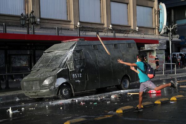 Manifestantes em Santiago do Chile
 - Sputnik Brasil
