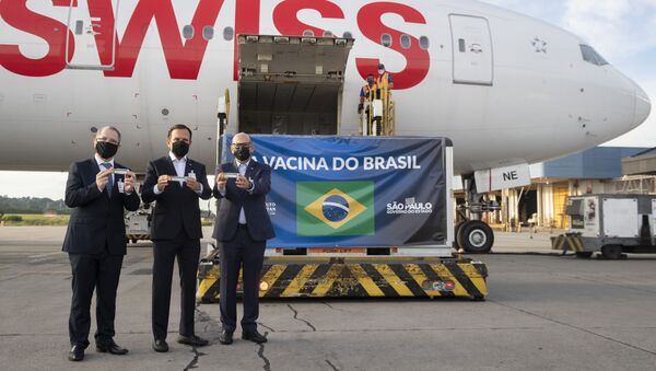 Chegada da matéria-prima para vacina chinesa CoronaVac ao Aeroporto Guarulhos, São Paulo, 3 de dezembro de 2020 - Sputnik Brasil