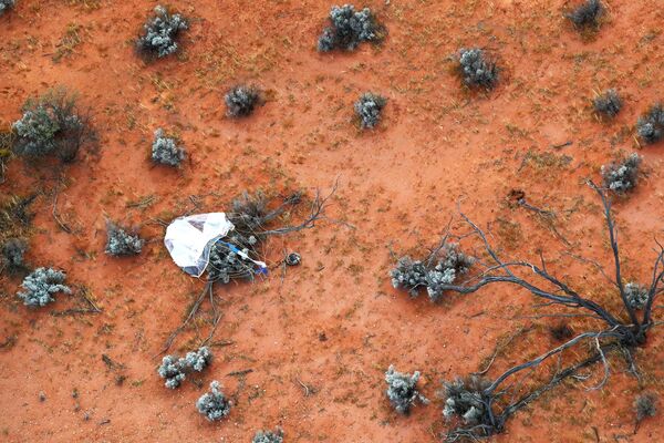 Reentrada de cápsula espacial com amostras de asteroide coletadas pela sonda espacial japonesa Hayabusa2 - Sputnik Brasil