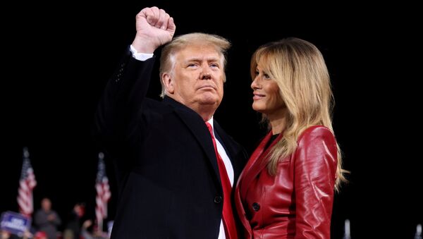 Presidente dos EUA, Donald Trump, e a primeira-dama, Melania Trump, durante comício em Valdosta, Geórgia, EUA, 5 de dezembro de 2020  - Sputnik Brasil