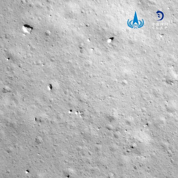 Imagem tirada pela espaçonave chinesa Chang'e-5 durante seu pouso na Lua - Sputnik Brasil