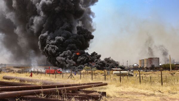 Incêndio atinge instalações de campo de petróleo em Kirkuk, norte do Iraque (imagem referencial) - Sputnik Brasil