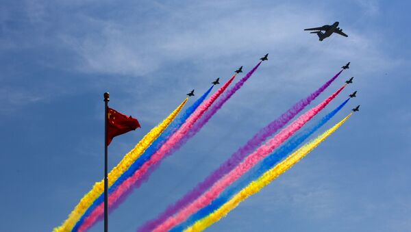 Aeronave AWACS da China, KJ-2000, voa acompanhada de caças J-10 - Sputnik Brasil