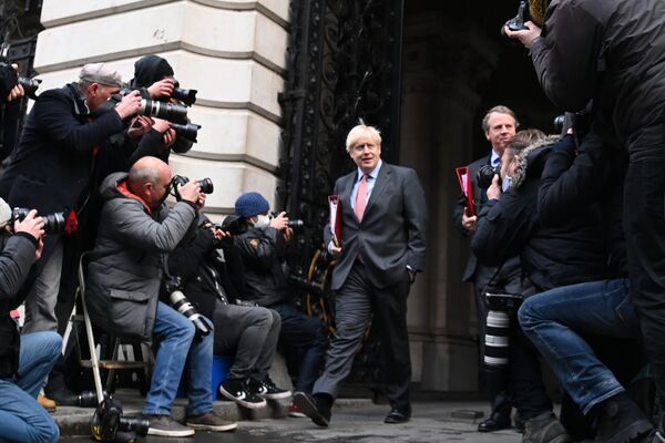 Primeiro-ministro britânico, Boris Johnson, junto de sua residência oficial em Londres
 - Sputnik Brasil