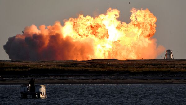 Protótipo da espaçonave SpaceX Starship explodiu após cair durante voo de teste em 9 de dezembro - Sputnik Brasil
