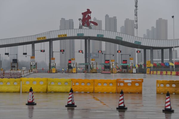 Metrópole chinesa de Wuhan é fechada em 22 de janeiro durante a proliferação do coronavírus SARS-CoV-2 na China. O fato foi um marco do início do regime de quarentena em diversas partes no mundo para conter a pandemia - Sputnik Brasil