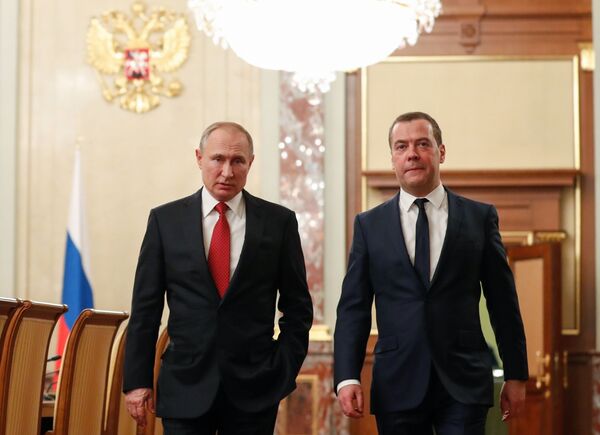 Em 15 de janeiro, o ex-premiê russo Dmitry Medvedev anunciou ao presidente Vladimir Putin a decisão de renúncia plena do governo da Rússia - Sputnik Brasil