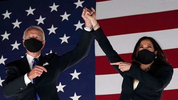 O presidente eleito dos EUA, Joe Biden, e a sua vice-presidente, Kamala Harris, durante a Convenção Nacional Democrata - Sputnik Brasil
