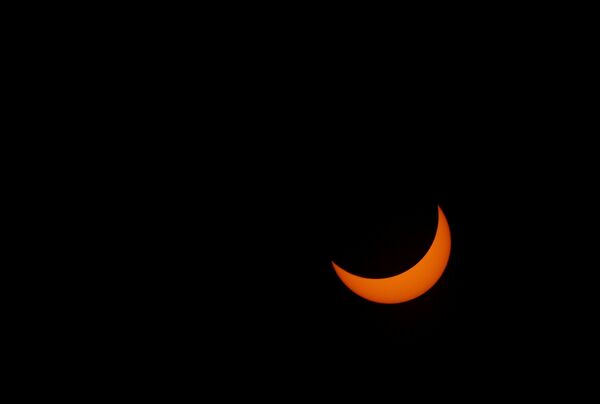 Eclipse solar parcial em Buenos Aires, Argentina, 14 de dezembro de 2020 - Sputnik Brasil