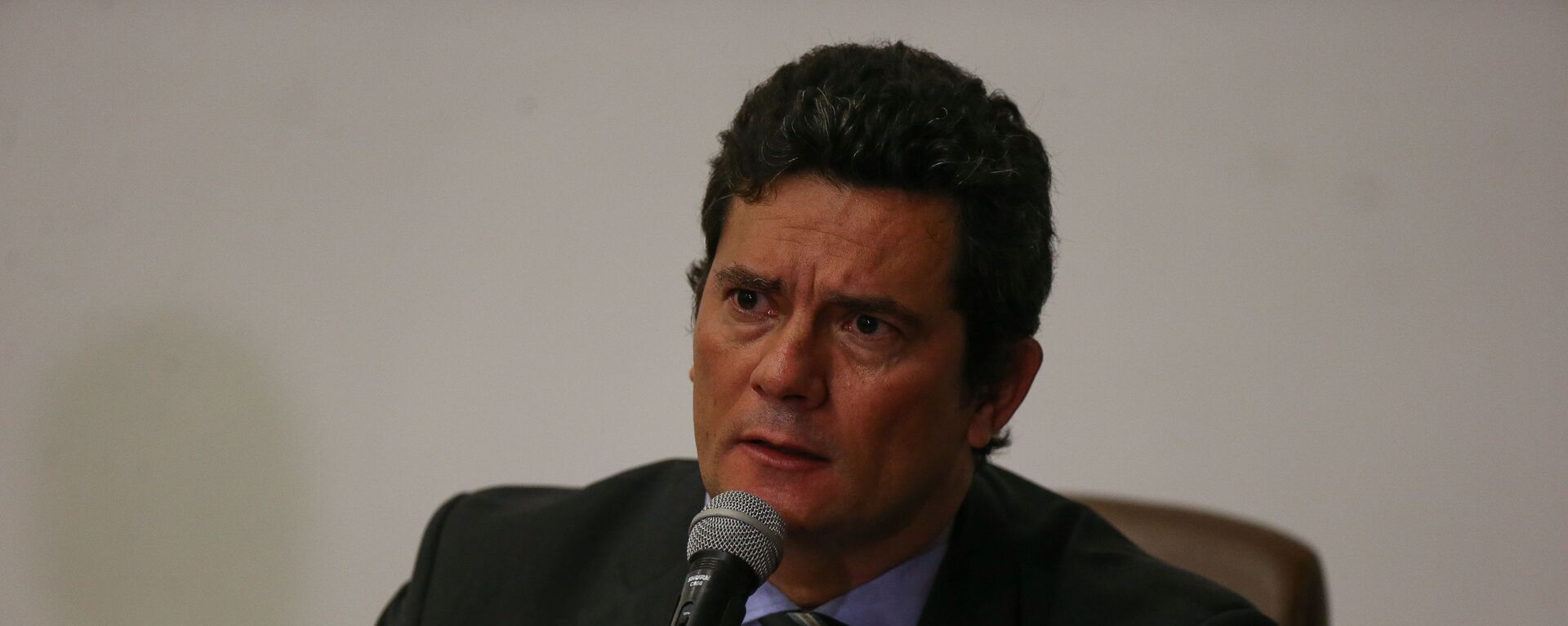  O ministro da Justiça, Sergio Moro, é aplaudido por servidores e assessores após pronunciamento no qual anunciou sua demissão do cargo, após um embate com o presidente Jair Bolsonaro - Sputnik Brasil, 1920, 09.12.2021