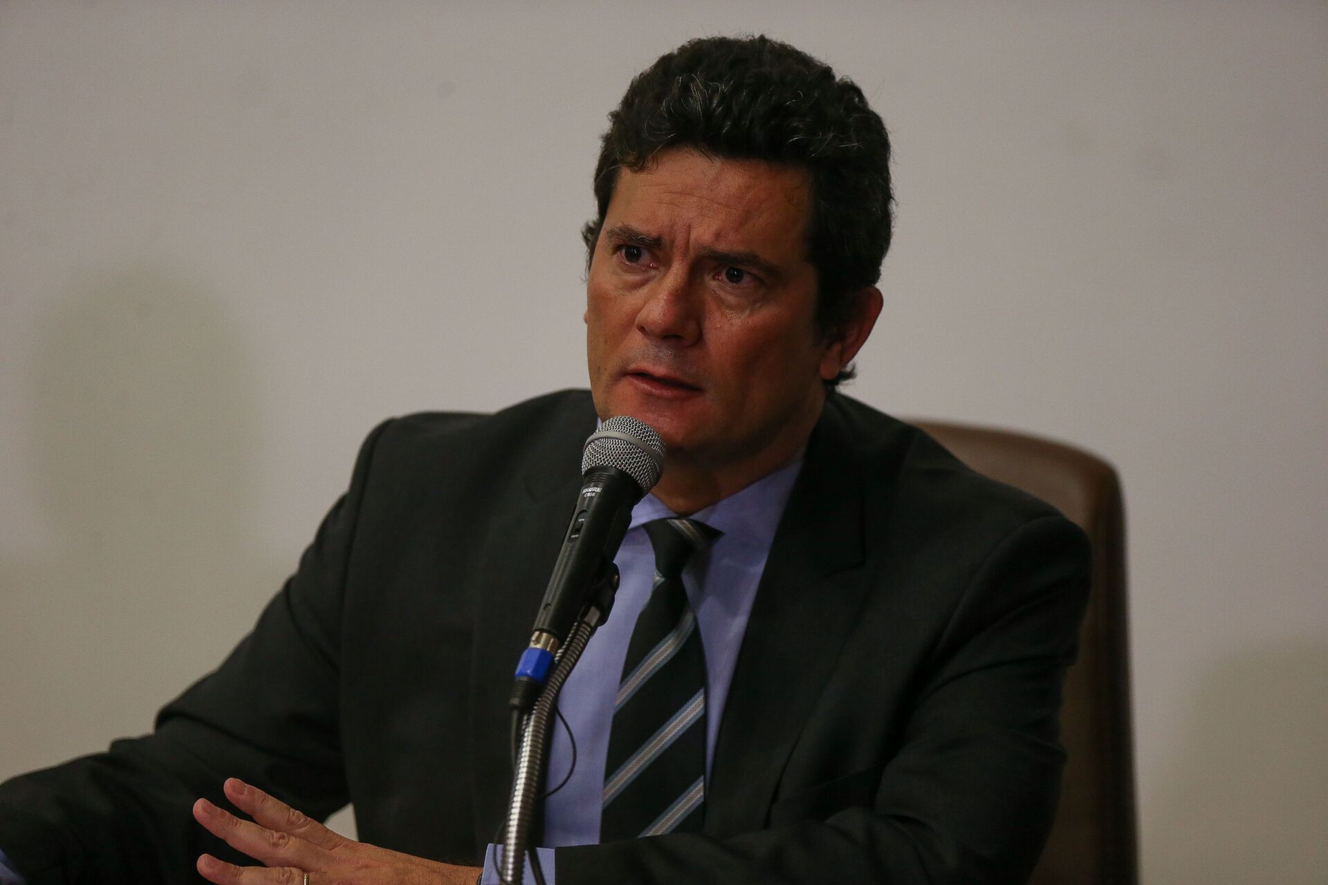  O ministro da Justiça, Sergio Moro, é aplaudido por servidores e assessores após pronunciamento no qual anunciou sua demissão do cargo, após um embate com o presidente Jair Bolsonaro - Sputnik Brasil, 1920, 26.01.2022