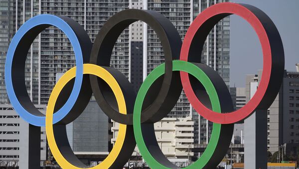 Anéis olímpicos em Tóquio, no Japão. - Sputnik Brasil