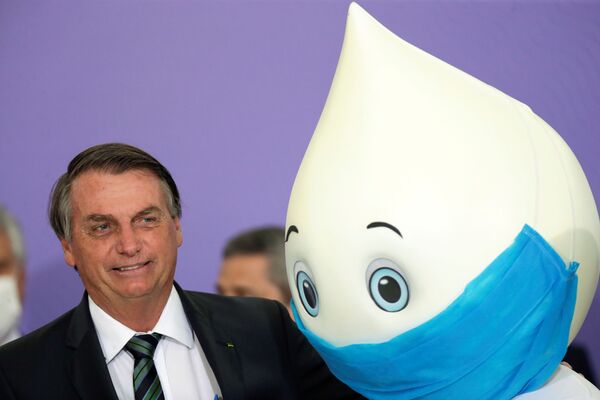 Presidente da República, Jair Bolsonaro, com Zé Gotinha, mascote de SUS, 16 de dezembro de 2020 - Sputnik Brasil