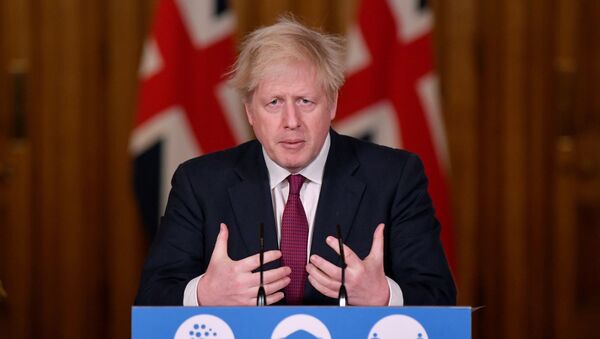O primeiro-ministro britânico, Boris Johnson, faz pronunciamento à imprensa. - Sputnik Brasil