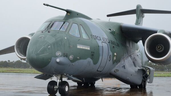 FAB recebe 4º avião de transporte KC-390 Millennium da Embraer - Sputnik Brasil