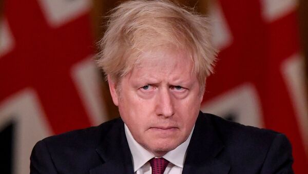 Primeiro-ministro britânico, Boris Johnson, durante coletiva de imprensa em sua residência oficial, em Londres, Reino Unido, 19 de dezembro de 2020  - Sputnik Brasil