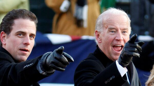 Hunter Biden (à esquerda) ao lado de seu pai, Joe Biden, presidente dos Estados Unidos. - Sputnik Brasil