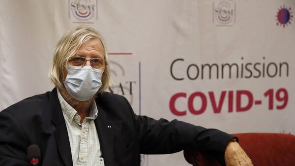 O virologista Didier Raoult, diretor do Instituto Hospitalar de Doenças Infecciosas de Marselha, participa de audiência na comissão de inquérito do Senado, na França - Sputnik Brasil