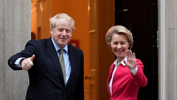 O primeiro-ministro britânico, Boris Johnson, encontra-se com a presidente da Comissão Europeia, Ursula von der Leyen, em Londres, Grã-Bretanha, em 8 de janeiro de 2020 - Sputnik Brasil