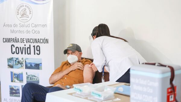 Paciente recebe dose da vacina Pfizer/BioNtech contra a COVID-19 em San José, Costa Rica, 24 de dezembro de 2020 - Sputnik Brasil
