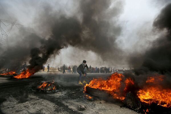 Protestos antigovernamentais em Basra, Iraque, 20 de dezembro de 2020 - Sputnik Brasil