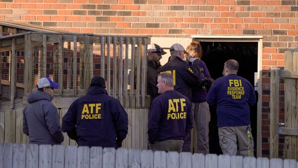 Agentes do FBI no local da explosão em Nashville, EUA - Sputnik Brasil
