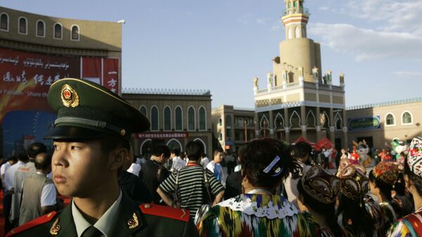 Multidão na Praça de Aitigar, na província de Xinjiang - Sputnik Brasil