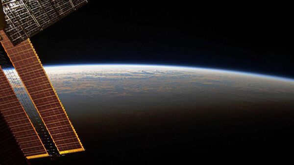 Nascer do sol visto de bordo da Estação Espacial Internacional - Sputnik Brasil