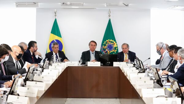 Jair Bolsonaro, presidente do Brasil, e Paulo Guedes, seu ministro da Economia, durante reunião do Conselho de Estratégia Comercial da Câmara de Comércio Exterior (CAMEX), em 9 de dezembro de 2020 - Sputnik Brasil