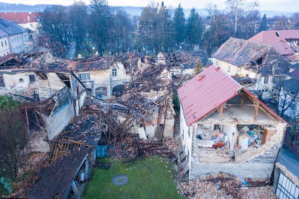 Edifícios danificados após terremoto em Petrinja, Croácia, 30 de dezembro de 2020 - Sputnik Brasil