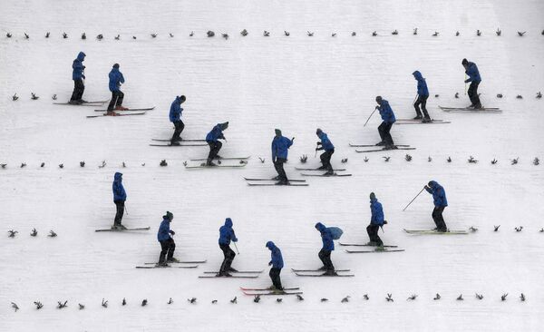Preparações para o Torneio das Quatro Pistas, uma competição de saltos de esqui, em Oberstdorf, Alemanha, 28 de dezembro de 2020 - Sputnik Brasil