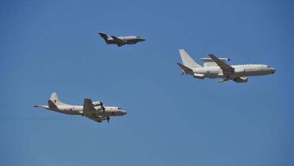 Avião RC-800 (topo), P-3C Orian (à esquerda) e E-737 Peace Eye da Coreia do Sul  - Sputnik Brasil