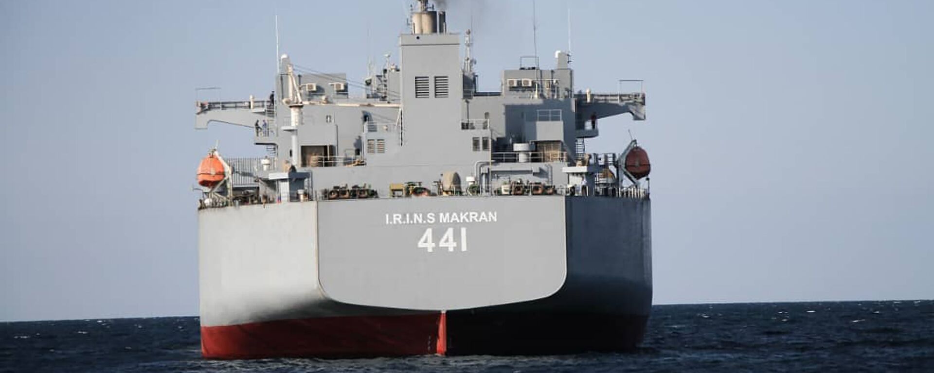 Navio de guerra iraniano Makran antes de se juntar à Marinha do Irã, 12 de janeiro de 2021 - Sputnik Brasil, 1920, 01.03.2023