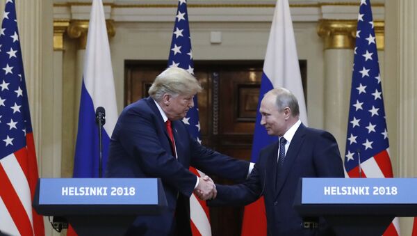 Reunião do presidente russo, Vladimir Putin, com o homólogo norte-americano, Donald Trump, em Helsinque, Finlândia, durante Cúpula Rússia-EUA, 16 de julho de 2018 - Sputnik Brasil