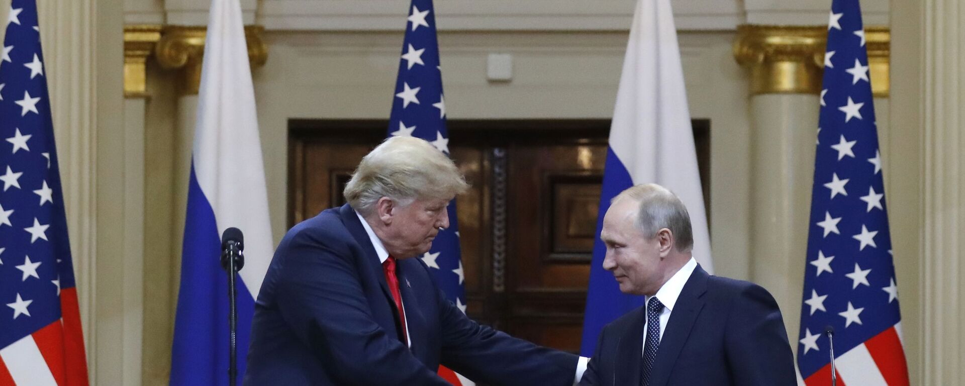 Reunião do presidente russo, Vladimir Putin, com o homólogo norte-americano, Donald Trump durante a Cúpula Rússia-EUA. Helsinque, 16 de julho de 2018 - Sputnik Brasil, 1920, 04.04.2024