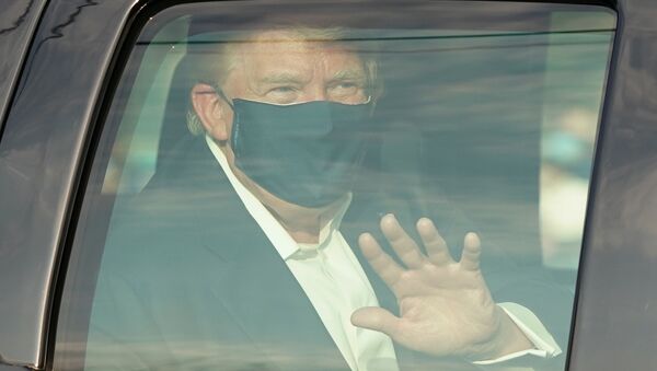 Carro do presidente Donald Trump passa por trumpistas no estado de Maryland, EUA, 4 de outubro de 2020 - Sputnik Brasil