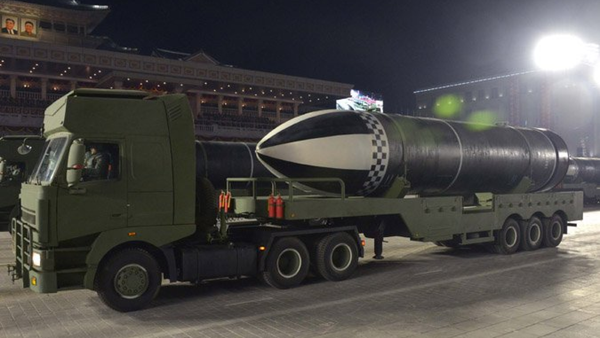 Novo míssil balístico lançado por submarino norte-coreano, supostamente denominado Pukguksong-5 - Sputnik Brasil