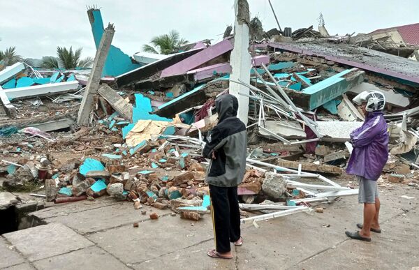 Hospital danificado após terremoto em Mamuju, província de Sulawesi Ocidental, Indonésia, 15 de janeiro de 2021 - Sputnik Brasil
