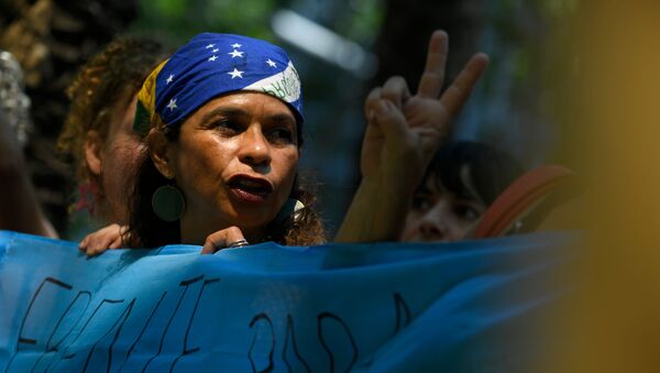 Manifestantes em ato contra a política ambiental do governo Bolsonaro, em Barcelona, Espanha, 23 de agosto de 2019     - Sputnik Brasil