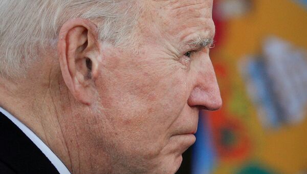 Presidente eleito dos EUA, Joe Biden, chora durante cerimônia em New Castle, Delaware, EUA, 19 de janeiro de 2021 - Sputnik Brasil