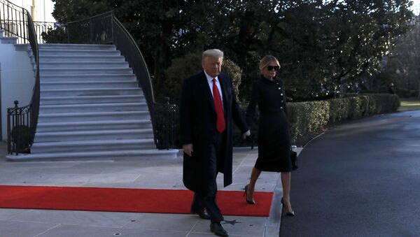 Presidente norte-americano Donald Trump e a primeira-dama Melania Trump saem da Casa Branca no seu último dia de governo - Sputnik Brasil
