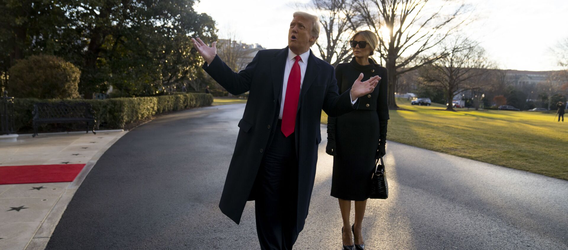 Presidente dos EUA Donald Trump e primeira-dama Melania Trump deixam a Casa Branca, Washington, EUA, 20 de janeiro de 2021 - Sputnik Brasil, 1920