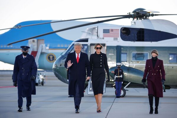 Presidente dos EUA Donald Trump e primeira-dama Melania Trump chegam à base aérea Andrews, estado de Maryland, EUA, 20 de janeiro de 2021
 - Sputnik Brasil